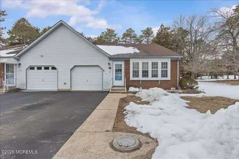 4 Cottage Ct # B, Whiting, NJ 08759