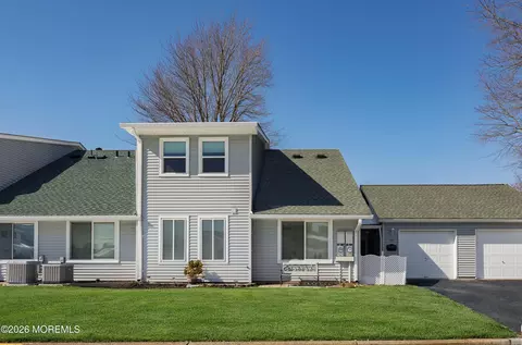 37 Amy Ct, Brick, NJ 08724