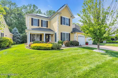 19 Carleton Dr, Freehold, NJ 07728