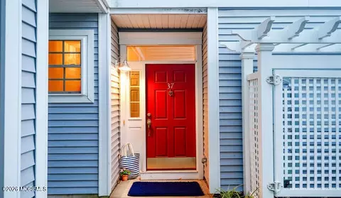 37 Golden Eye Ln, Port Monmouth, NJ 07758