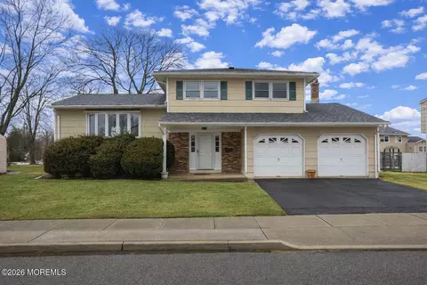 21 Sherwood Rd, Parlin, NJ 08859