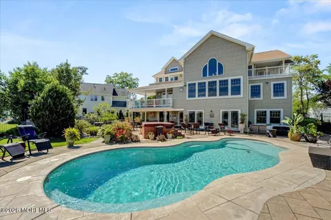 68 Seneca Pl, Oceanport, NJ 07757