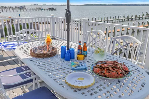 193 Bay Stream Dr, Toms River, NJ 08753