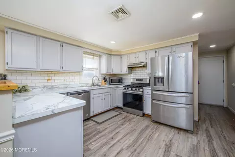 570 Eltone Rd, Jackson, NJ 08527