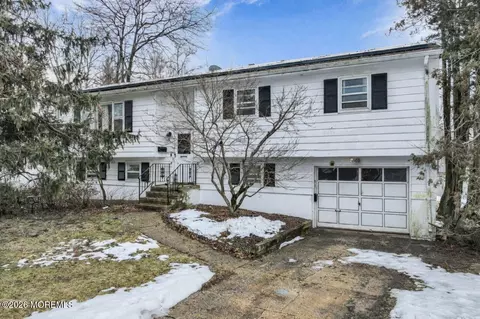 88 Lynn Ct, Belford, NJ 07718
