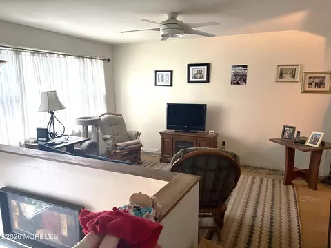 5 Beacon Ter, Keansburg, NJ 07734