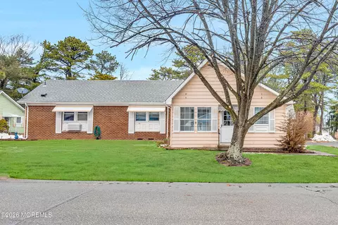 8 Flintlock Ln # B, Whiting, NJ 08759