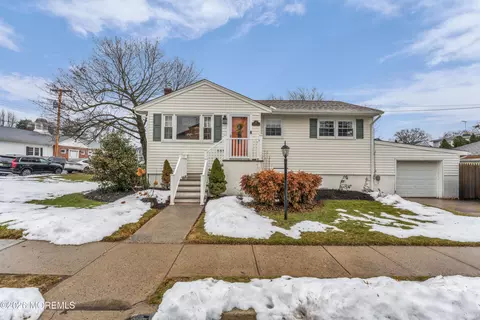 75 Carpenter St, Red Bank, NJ 07701