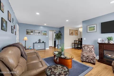 155 Wyckoff Rd #B, Eatontown, NJ 07724