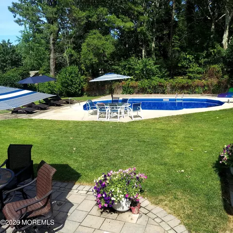 19 Shasta Ln, Toms River, NJ 08753