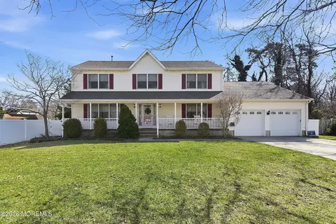 19 Shasta Ln, Toms River, NJ 08753