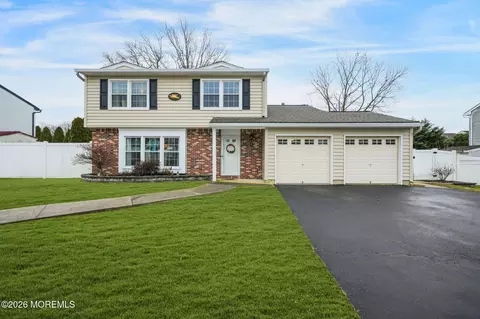 11 Regina Dr, Howell, NJ 07731