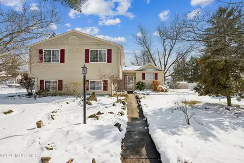 222 College Dr, Pemberton, NJ 08068