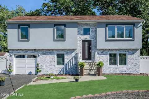 34 Vernon St, Parlin, NJ 08859