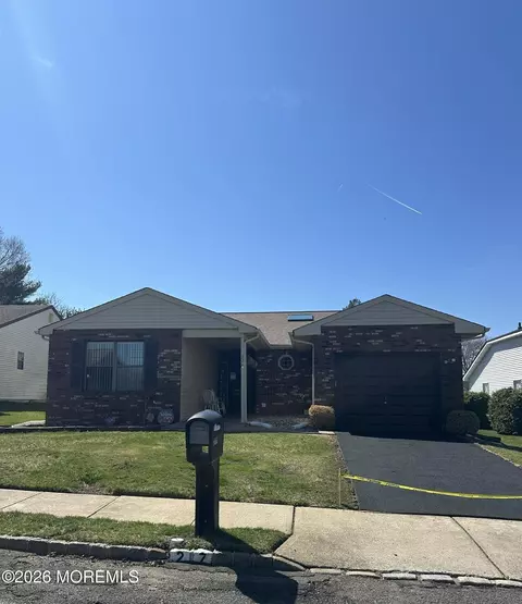 27 Coventry Ter, Marlboro, NJ 07746