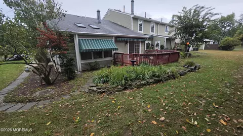 99 Oak Ln, Eatontown, NJ 07724