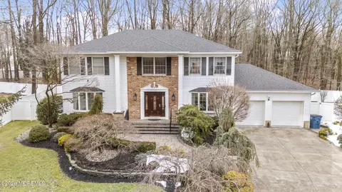 8 Willow Ridge Ct, Old Bridge, NJ 08857