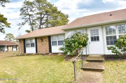 34 Cambridge Cir # A, Manchester, NJ 08759