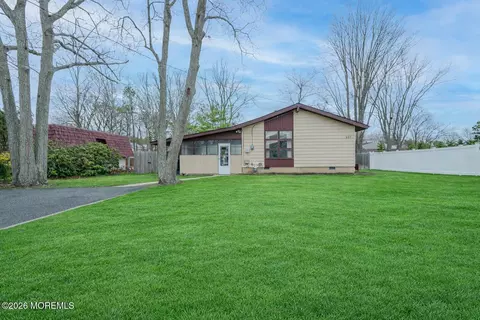337 Crystal Dr, Brick, NJ 08723