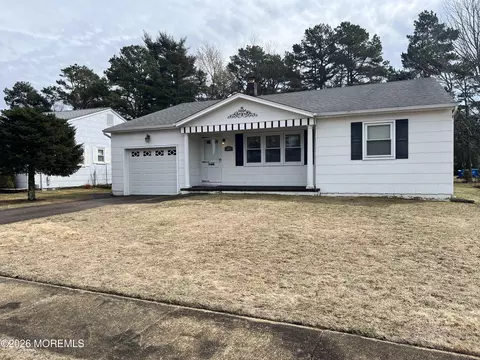 103 Edgewater Ct, Toms River, NJ 08757