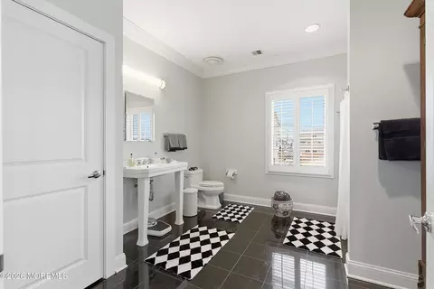 Bath - 33 Sands Point Rd, Waretown, NJ 08758 photo 4 of 5