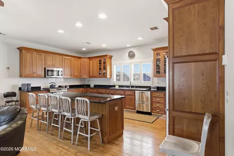 Kitchen - 33 Sands Point Rd, Waretown, NJ 08758 photo 4 of 9