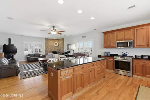 Kitchen - 33 Sands Point Rd, Waretown, NJ 08758 photo 8 of 9