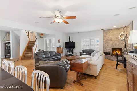 Living - 33 Sands Point Rd, Waretown, NJ 08758 photo 3 of 4