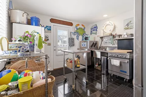 Kitchen - 33 Sands Point Rd, Waretown, NJ 08758 photo 1 of 9