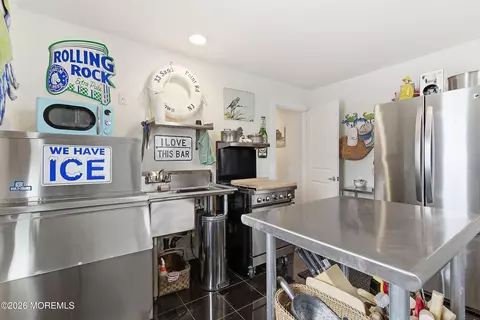 Kitchen - 33 Sands Point Rd, Waretown, NJ 08758 photo 3 of 9