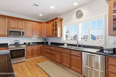 Kitchen - 33 Sands Point Rd, Waretown, NJ 08758 photo 9 of 9