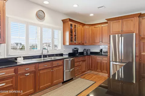 Kitchen - 33 Sands Point Rd, Waretown, NJ 08758 photo 6 of 9