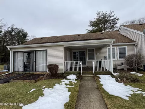 93 Halls Croft Rd #E, Freehold, NJ 07728