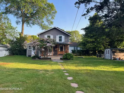 616 Riverside Dr, Bayville, NJ 08721