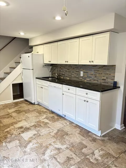 616 Riverside Dr, Bayville, NJ 08721