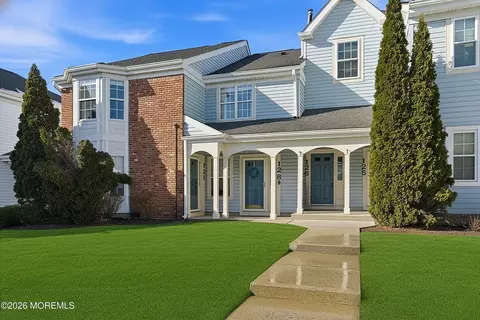 128 Tulip Ln, Freehold, NJ 07728