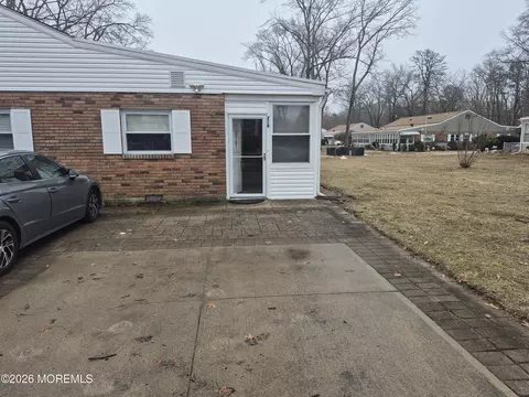 21 Cedar St #D, Toms River, NJ 08757