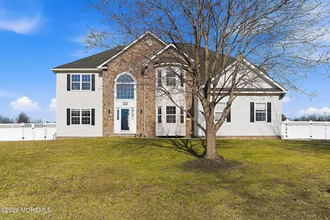 10 Etty Ct, Manchester, NJ 08759