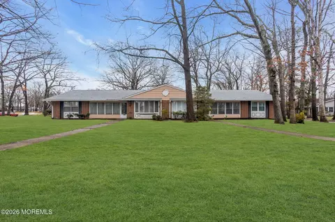 598 Lake Point Dr # B, Lakewood, NJ 08701