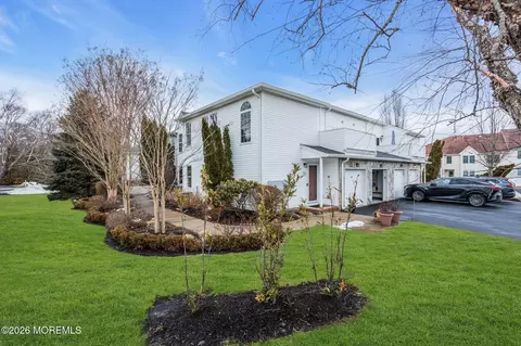 380 Deuce Dr, Wall, NJ 07719
