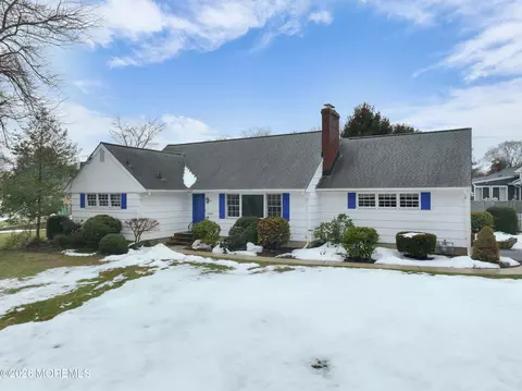 45 Beechwood Ter, Matawan, NJ 07747