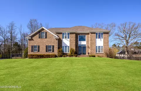 4 Whispering Grove Blvd, Jackson, NJ 08527