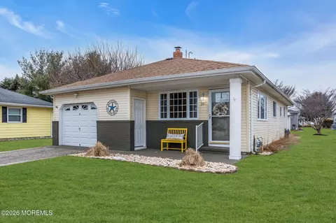 16 San Juan Ct, Toms River, NJ 08757