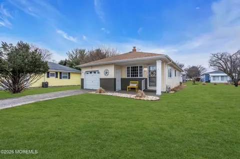 16 San Juan Ct, Toms River, NJ 08757