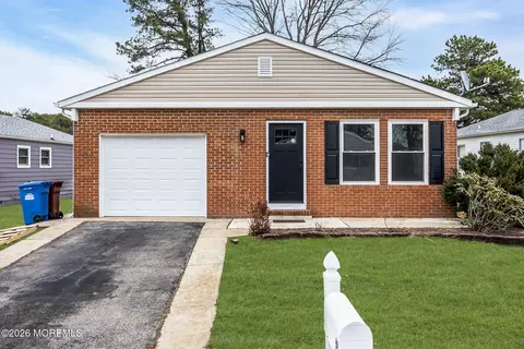 15 Roxton Pl, Toms River, NJ 08757