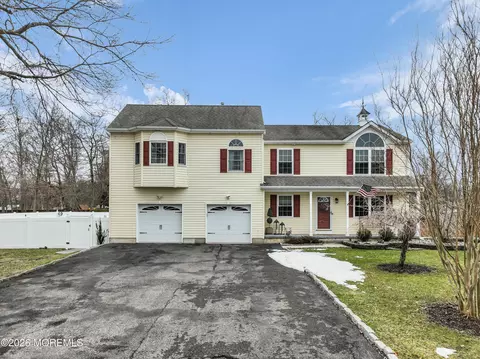 978 Feathertree Dr, Toms River, NJ 08753