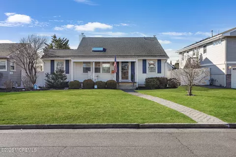 210 Laurel Ct, Point Pleasant Beach, NJ 08742