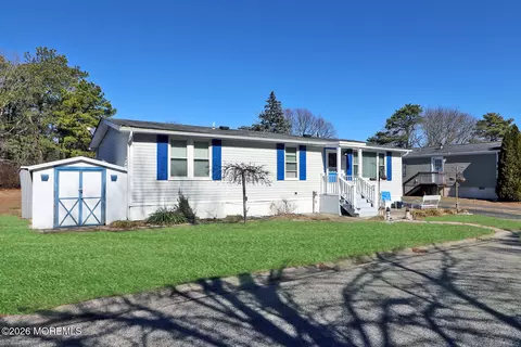 16 Partridge Pl, Whiting, NJ 08759