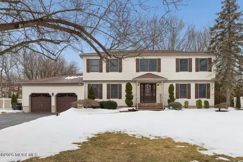 7 Hapenny Dr, Manalapan, NJ 07726