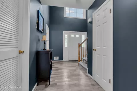 Entry Way - 6 Marybeth Ct, Jackson, NJ 08527 photo 3 of 13